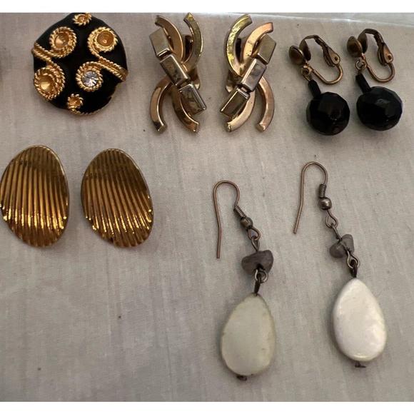 Lot Of 12 Vintage Ear Rings Various kinds and styles Jewelry Clip Ons - Picture 2 of 6